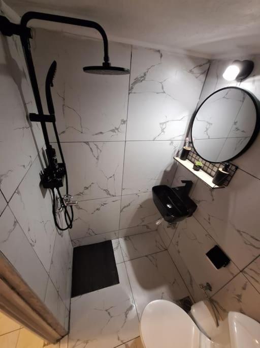 Queen Suites 60M2 เทสซาโลนิกิ ภายนอก รูปภาพ