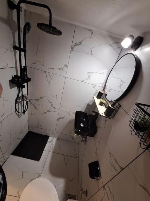 Queen Suites 60M2 เทสซาโลนิกิ ภายนอก รูปภาพ